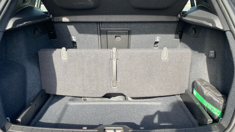 Volvo XC40 2.0 B3P Plus Dark 5dr Auto Petrol Estate